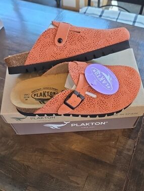 Plakton Size 7 Peach Perforated Leather Clog Mules NEW